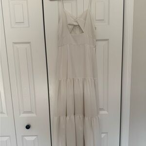 Chic WhiteTiered Maxi Dress